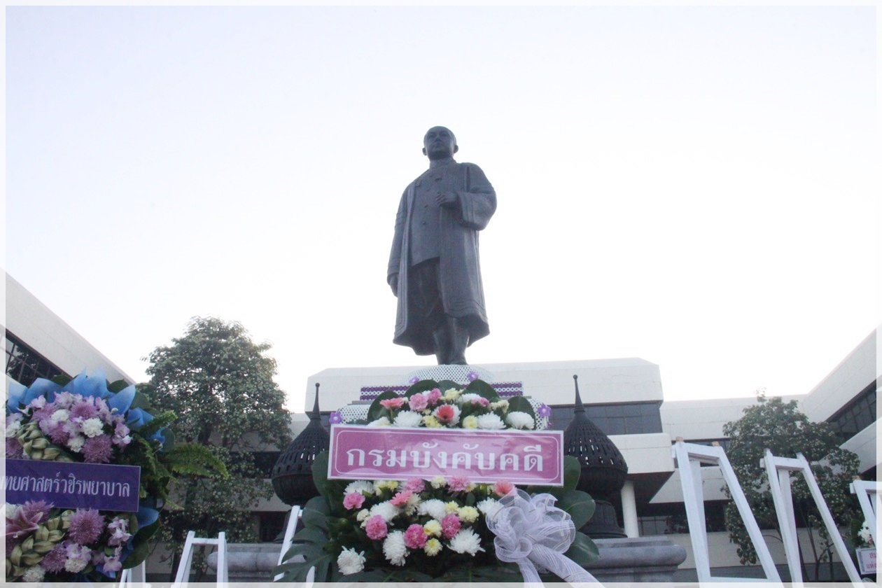 ﻿กรมบังคับคดีร่วมวางพวงมาลาถวายบังคม เนื่องในวันคล้ายวันสวรรคต พระบาทสมเด็จพระมงกุฎเกล้าเจ้าอยู่หัว 